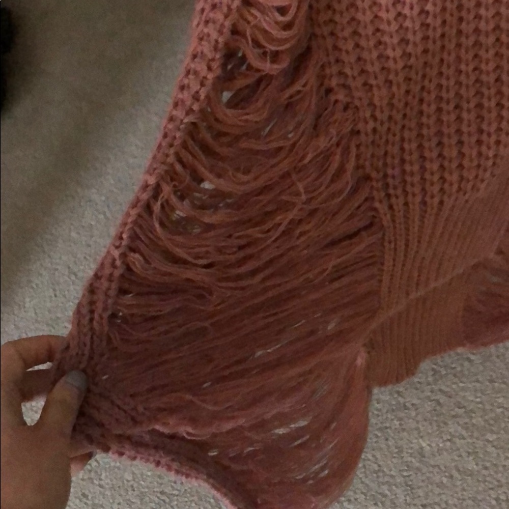 Distressed pink cozy sweater - Picture 3 of 4